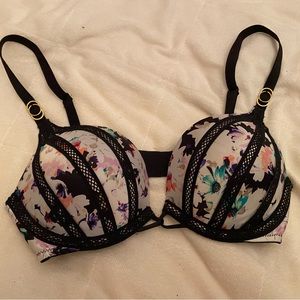 Victoria's Secret bombshell bra